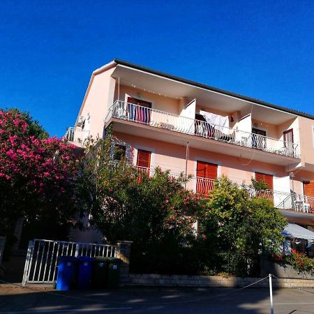 Apartmani Leon Biograd Na Moru Eksteriør billede
