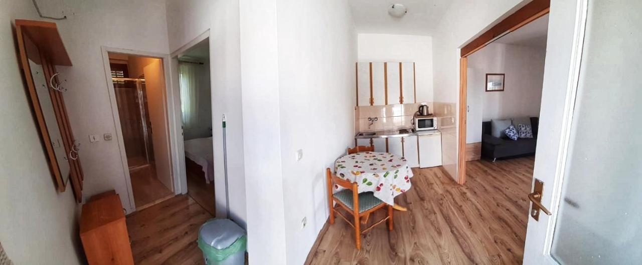 Apartmani Leon Biograd Na Moru Eksteriør billede