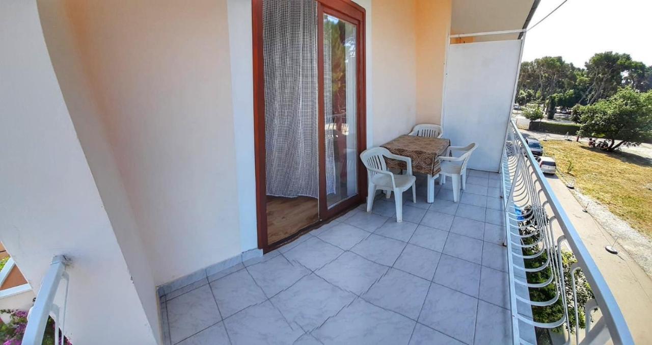 Apartmani Leon Biograd Na Moru Eksteriør billede