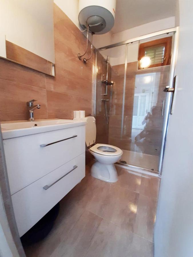 Apartmani Leon Biograd Na Moru Eksteriør billede