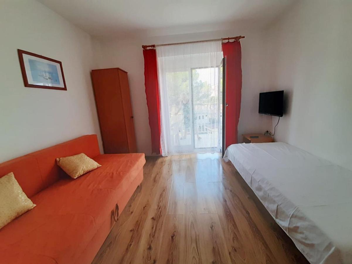 Apartmani Leon Biograd Na Moru Eksteriør billede