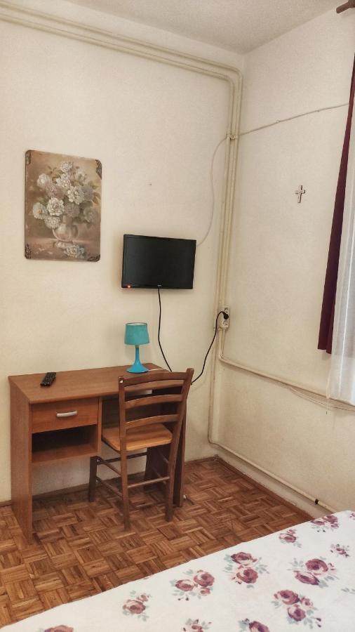 Apartmani Leon Biograd Na Moru Eksteriør billede