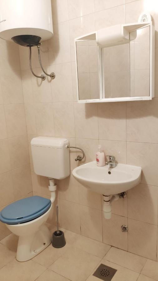 Apartmani Leon Biograd Na Moru Eksteriør billede