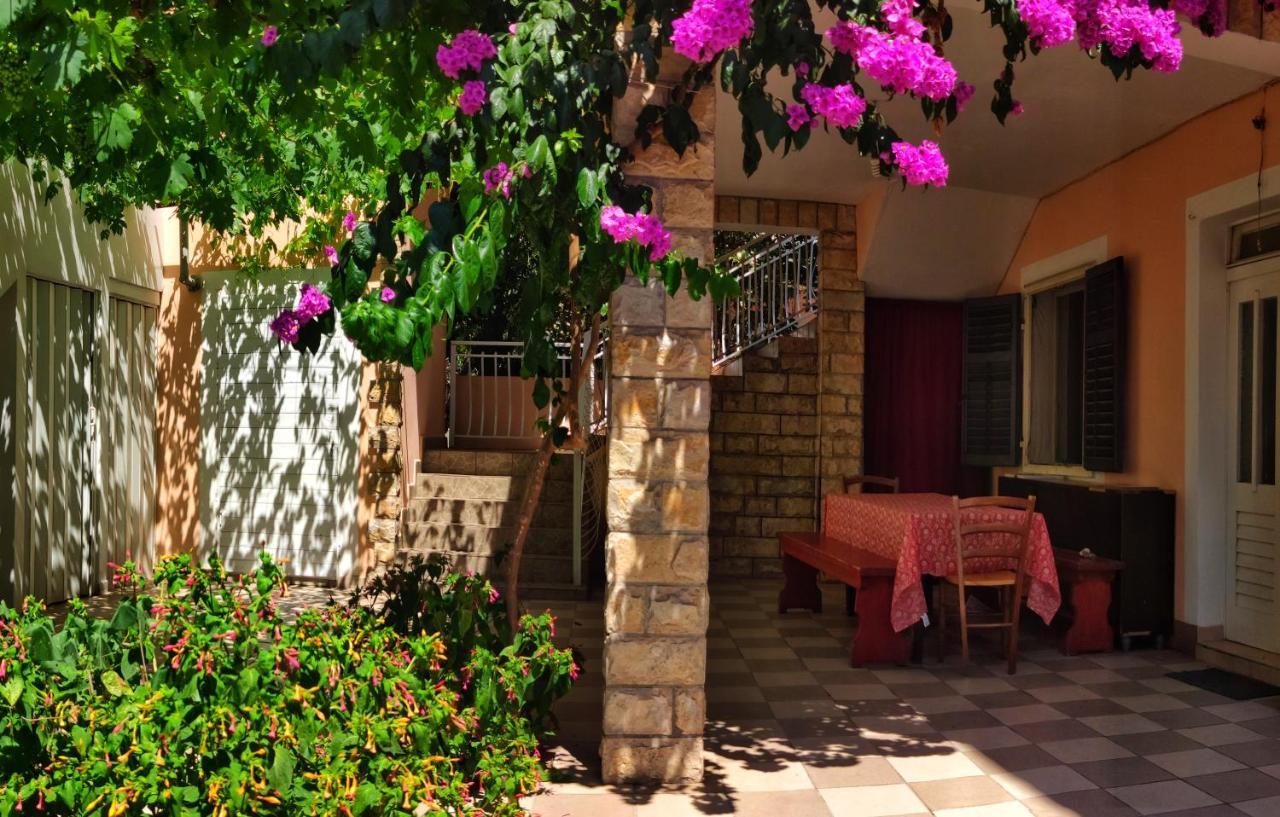 Apartmani Leon Biograd Na Moru Eksteriør billede
