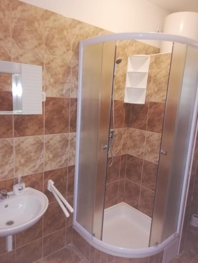 Apartmani Leon Biograd Na Moru Eksteriør billede