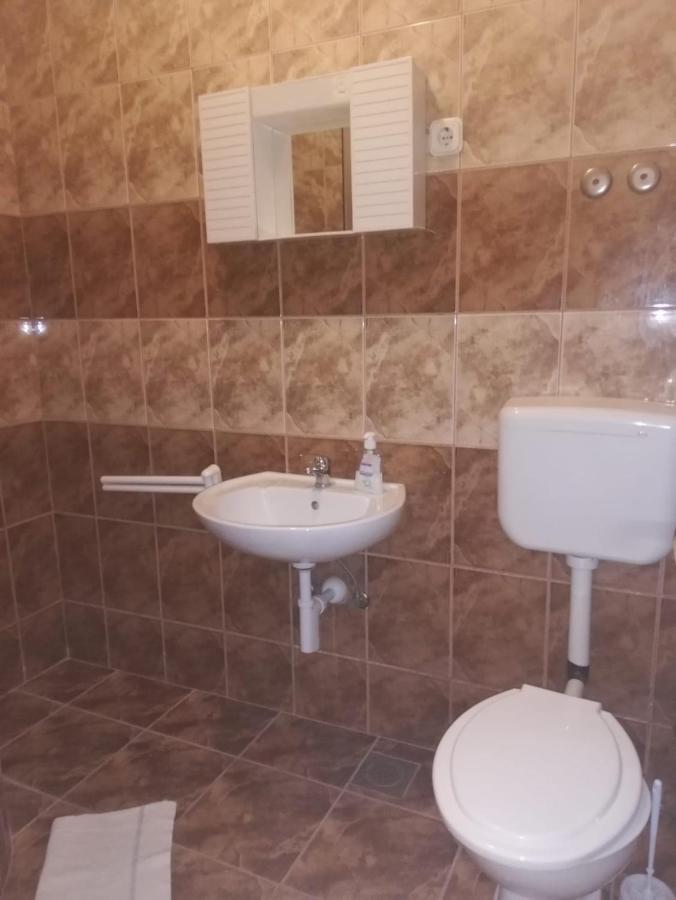 Apartmani Leon Biograd Na Moru Eksteriør billede